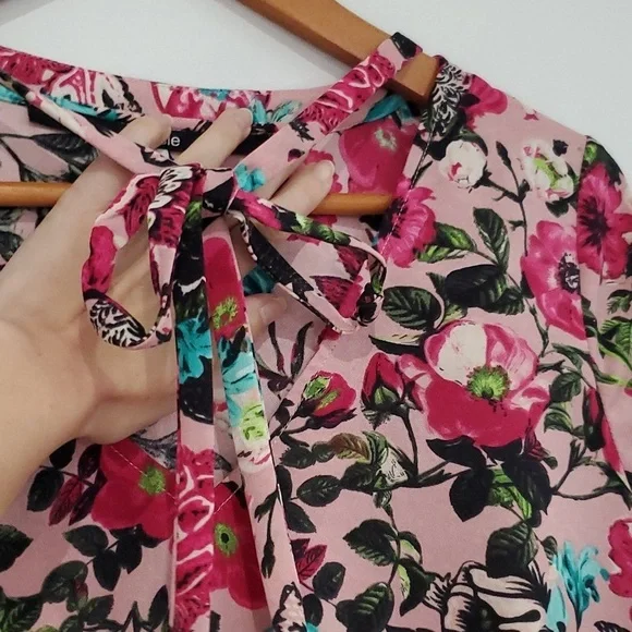 Kensie Pink Floral V-Neck with bow tie bell sleeve blouse size M - Picture 6 of 12